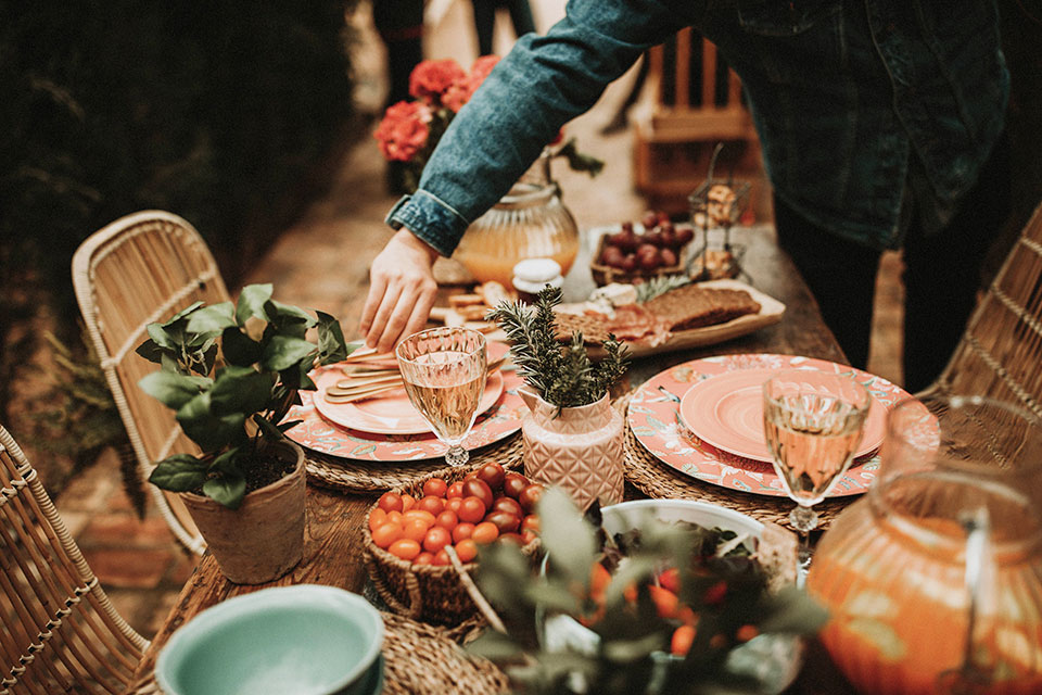 Cinco ideas muy MisterWils para tus mesas de verano. Nuestro equipo de interioristas, con su experiencia decorando restaurantes te traen aquí 5 claves.