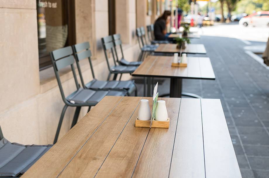 detalle de mesa de terraza