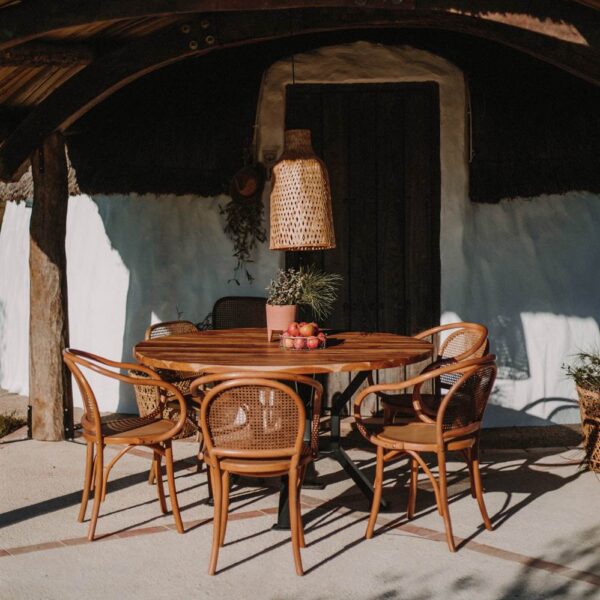 AKELA Pantalla de rattan natural para lámpara de techo. Encuéntrala en MisterWils. Más de 4000m² de exposición y almacén.