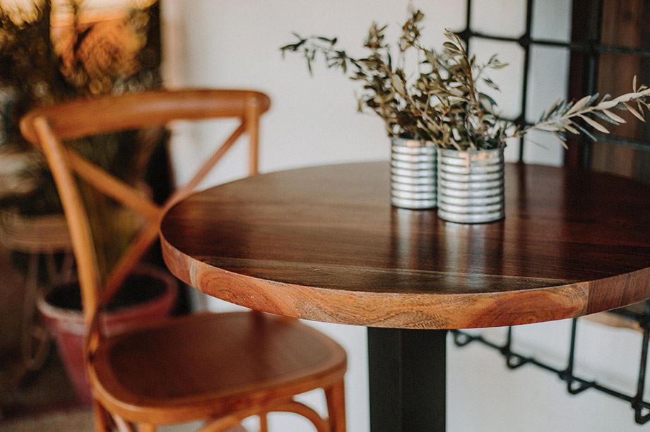 mesa de madera redonda para restaurante