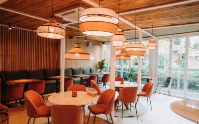 Las últimas tendencias en sillas tapizadas para decorar restaurantes