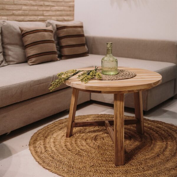 MESA DE CENTRO INGO estilo rustico fabricada en madera. Tapa circular. Encuéntrala en MisterWils. Más de 4000m² de exposición..