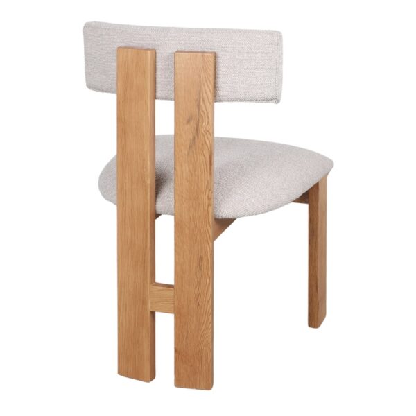 SILLA DE MADERA HENRY estilo Contemporáneo. Tapizado color piedra trasera