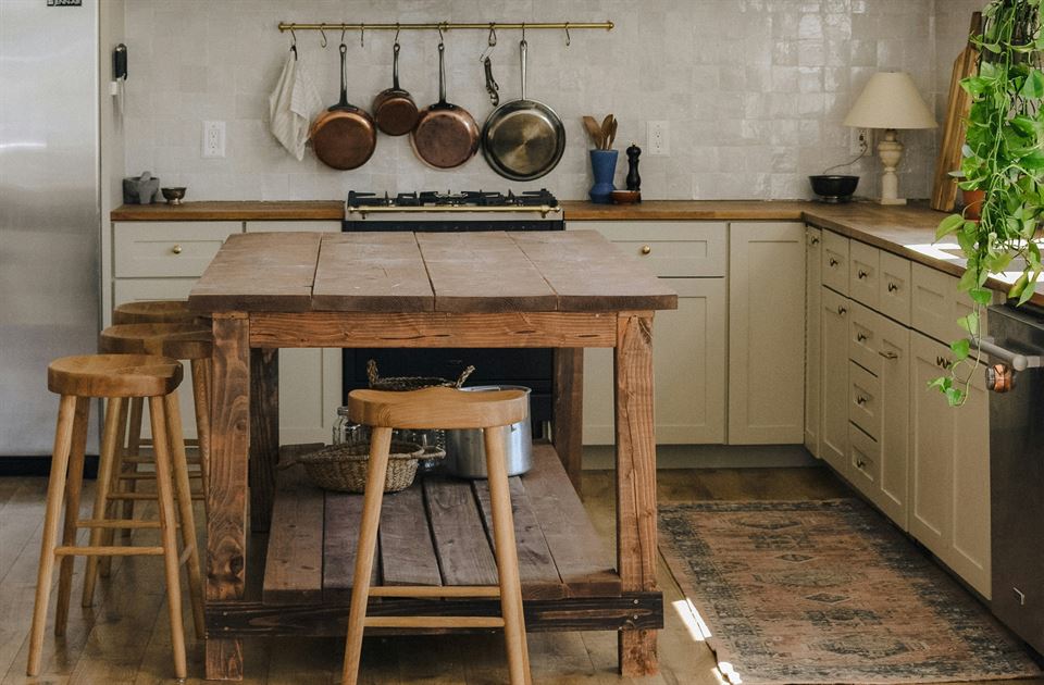 mesa de madera para reformar tu cocina